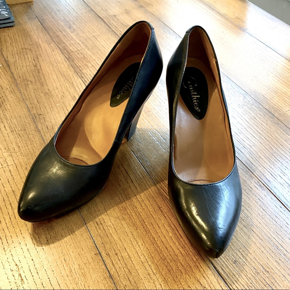 Earthies Leather Comfort Black heels sz 7 B